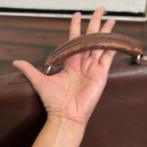 Denise Messenger Shoulder Bag Full Grain Leather Made in USA Academia  Preppy - Picture 6 of 13